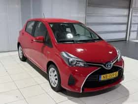 Toyota Yaris (2016) thumbnail 3
