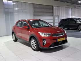 Kia Stonic (2022) thumbnail 3