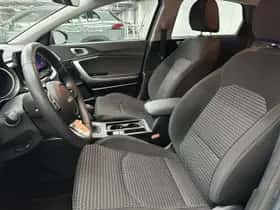 Kia Ceed (2025) thumbnail 2