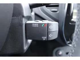 Renault Captur (2019) thumbnail 68
