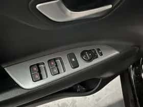 Kia Stonic (2022) thumbnail 2