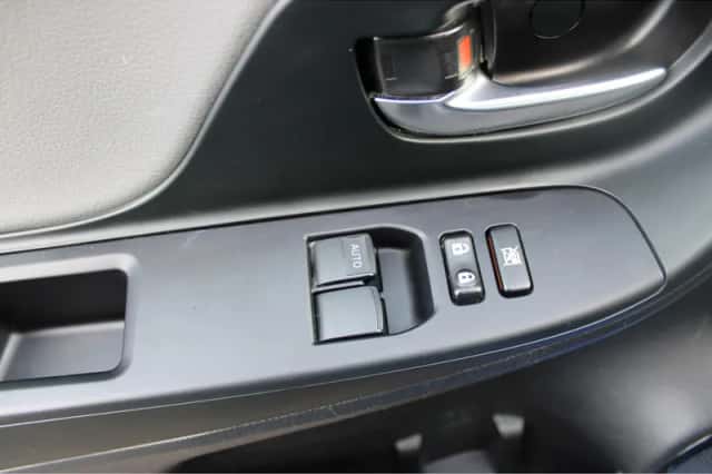 Toyota Yaris (2018) thumbnail 13