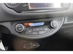 Toyota Yaris (2018) thumbnail 19