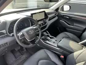 Toyota Highlander (2024) thumbnail 27