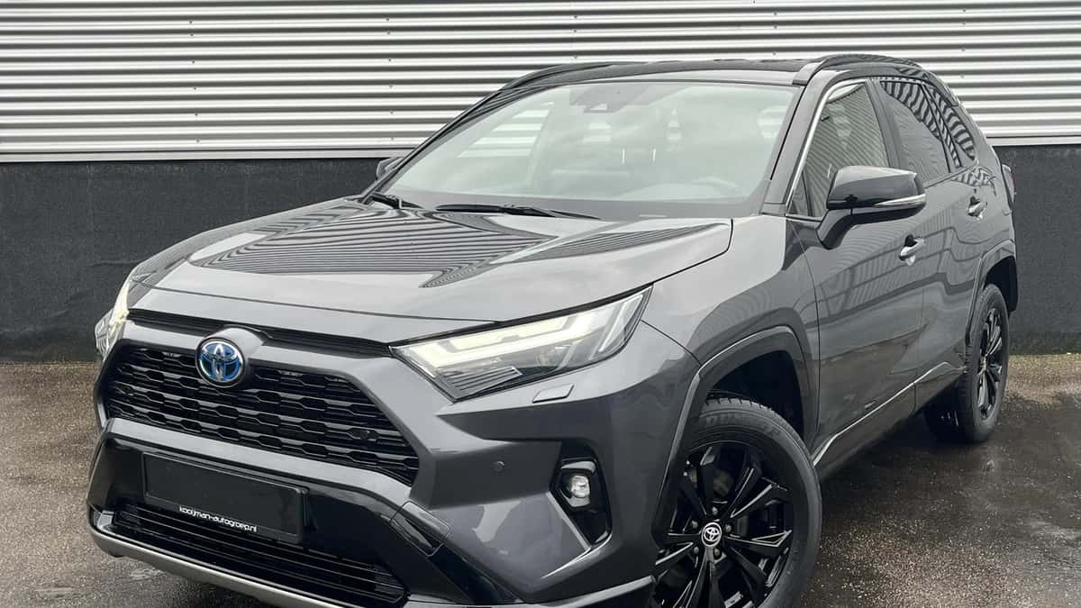 Toyota RAV4 (2024) — foto 1
