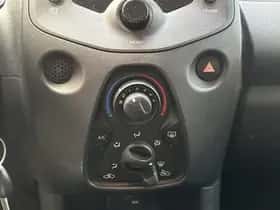 Toyota Aygo (2016) thumbnail 30