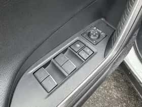 Toyota RAV4 (2024) thumbnail 17