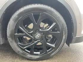 Toyota C-HR (2018) thumbnail 62