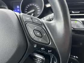 Toyota C-HR (2018) thumbnail 81
