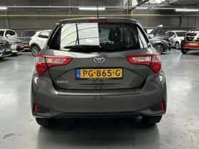 Toyota Yaris (2017) thumbnail 17