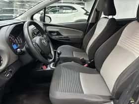 Toyota Yaris (2017) thumbnail 24