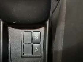 Toyota Yaris (2017) thumbnail 36