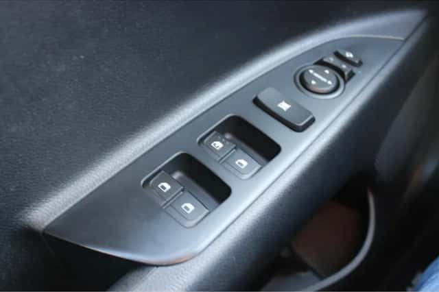 Kia Stonic (2020) thumbnail 24