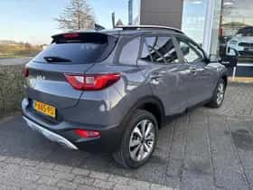 Kia Stonic (2022) thumbnail 3