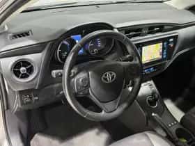 Toyota Auris (2016) thumbnail 2
