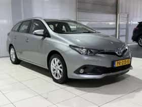 Toyota Auris (2016) thumbnail 5