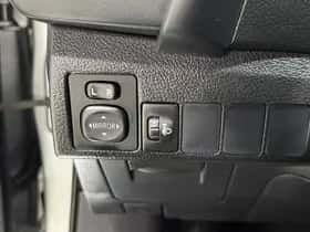 Toyota Auris (2016) thumbnail 62