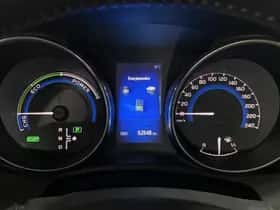 Toyota Auris (2016) thumbnail 9
