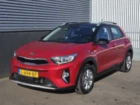 Kia Stonic (2021) thumbnail 3