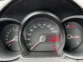 Kia Picanto (2013) thumbnail 3