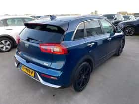 Kia Niro (2018) thumbnail 61