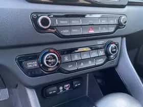 Kia Niro (2018) thumbnail 82