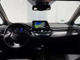 Toyota C-HR (2019) thumbnail 3