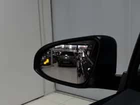 Toyota C-HR (2019) thumbnail 33