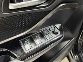 Toyota C-HR (2019) thumbnail 65