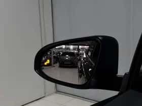 Toyota C-HR (2019) thumbnail 68
