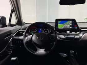 Toyota C-HR (2019) thumbnail 8
