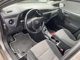 Toyota Auris (2017) thumbnail 70