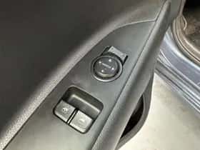 Kia Rio (2022) thumbnail 3