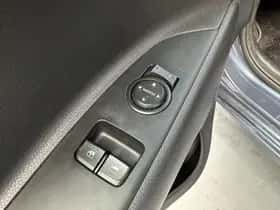 Kia Rio (2022) thumbnail 25