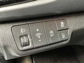 Kia Rio (2022) thumbnail 4