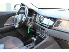 Kia Niro (2017) thumbnail 12