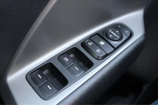 Kia Niro (2017) thumbnail 19