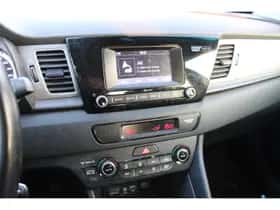 Kia Niro (2017) thumbnail 22