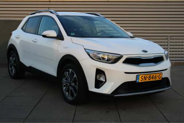 Kia Stonic (2018) thumbnail 2