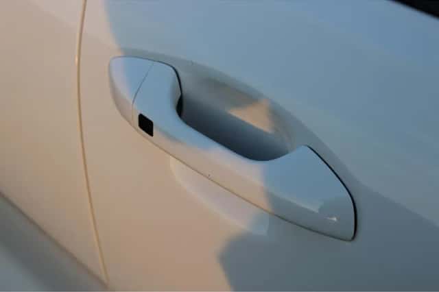 Kia Stonic (2018) thumbnail 11
