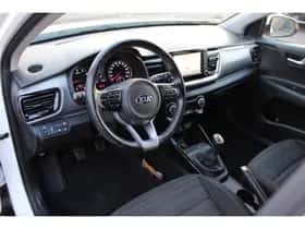 Kia Stonic (2018) thumbnail 17