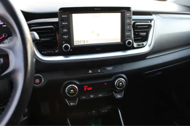 Kia Stonic (2018) thumbnail 21
