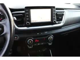 Kia Stonic (2018) thumbnail 21