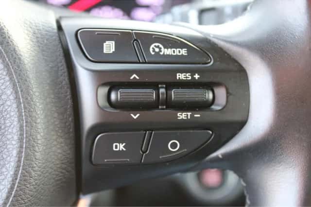 Kia Stonic (2018) thumbnail 25