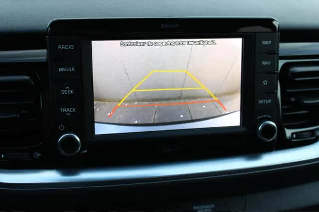 Kia Stonic (2018) thumbnail 30