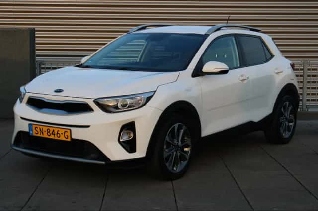 Kia Stonic (2018) thumbnail 4