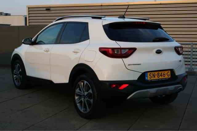 Kia Stonic (2018) thumbnail 6
