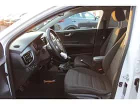 Kia Stonic (2018) thumbnail 56
