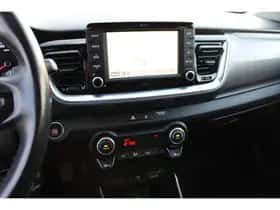 Kia Stonic (2018) thumbnail 61