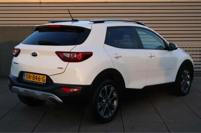 Kia Stonic (2018) thumbnail 8